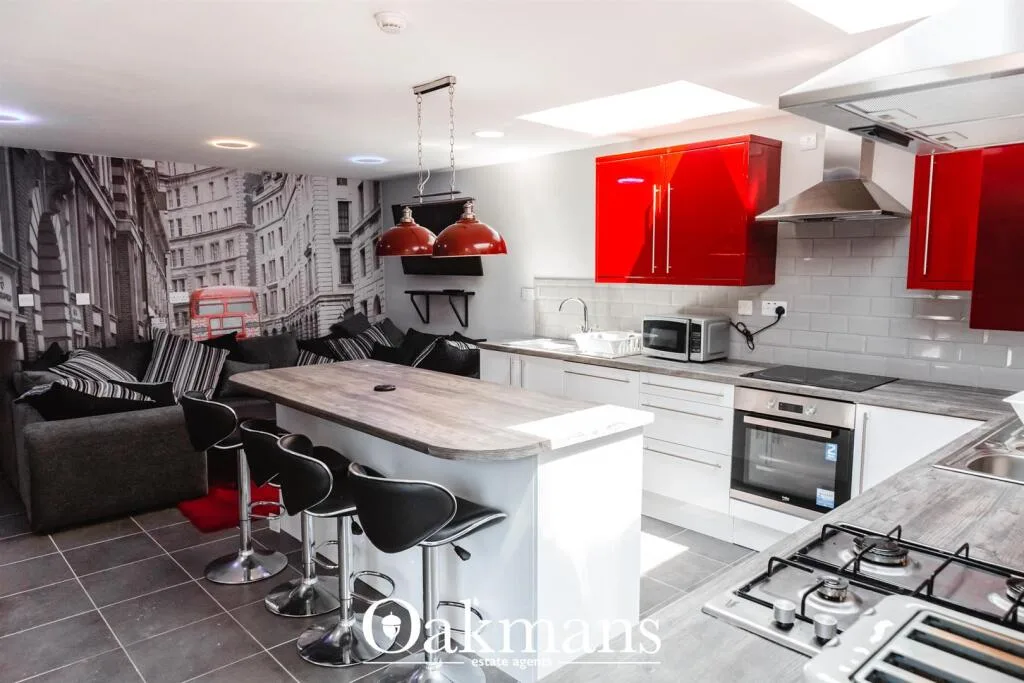 8 bedroom house for rent