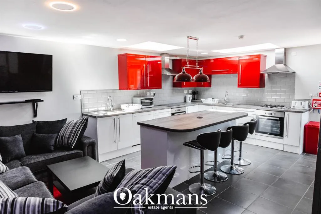 8 bedroom house for rent