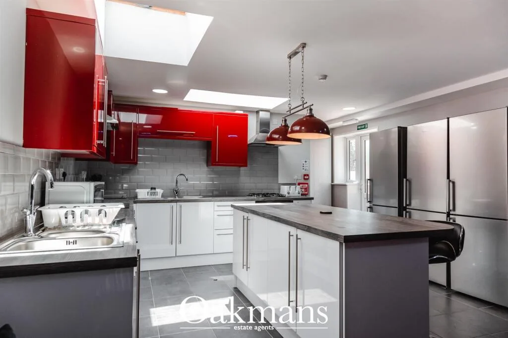8 bedroom house for rent