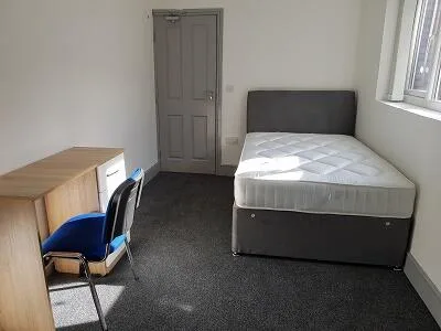 9 bedroom semi-detached house for rent