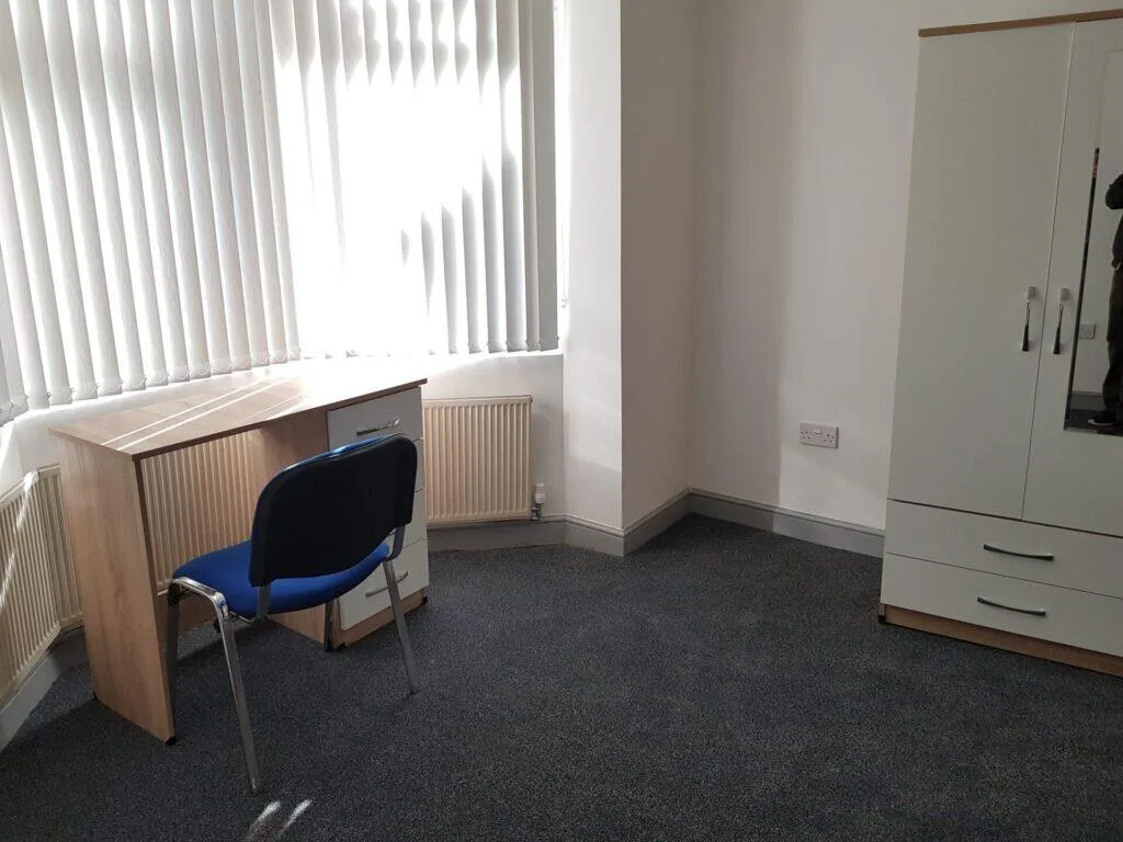 9 bedroom semi-detached house for rent