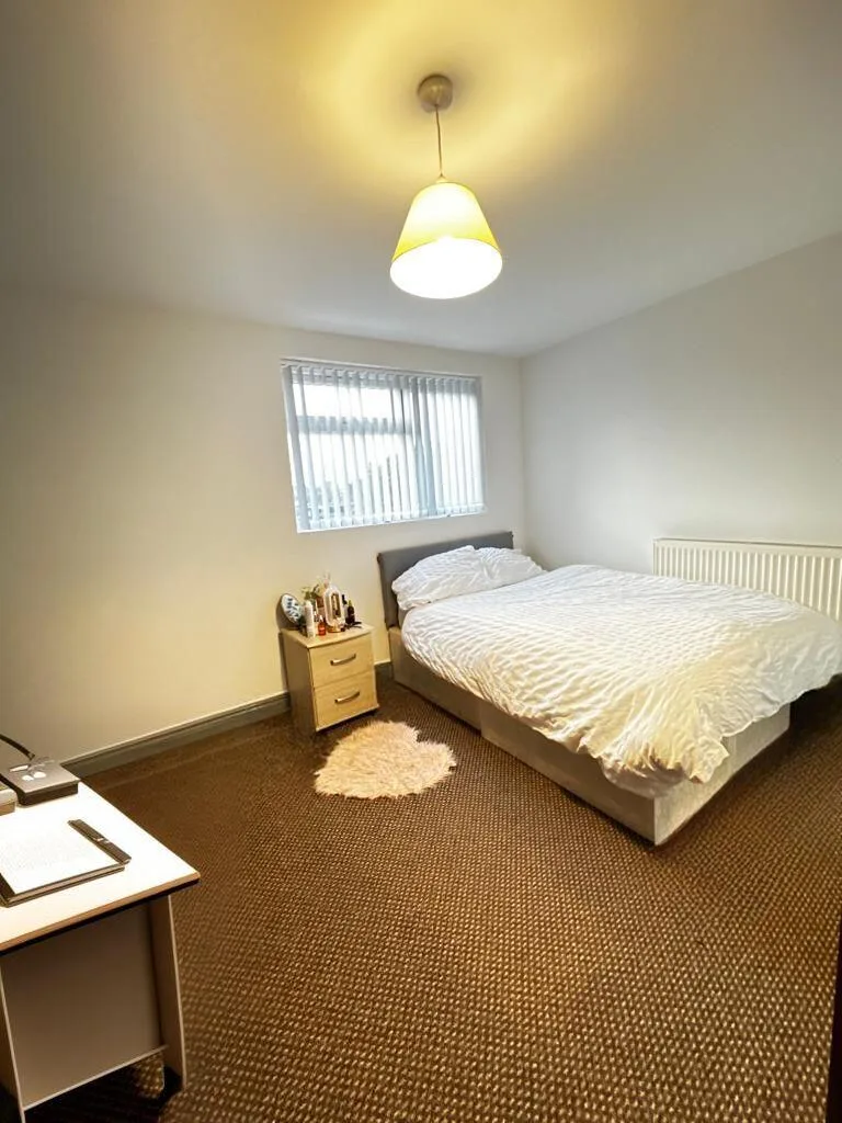 8 bedroom terraced house for rent