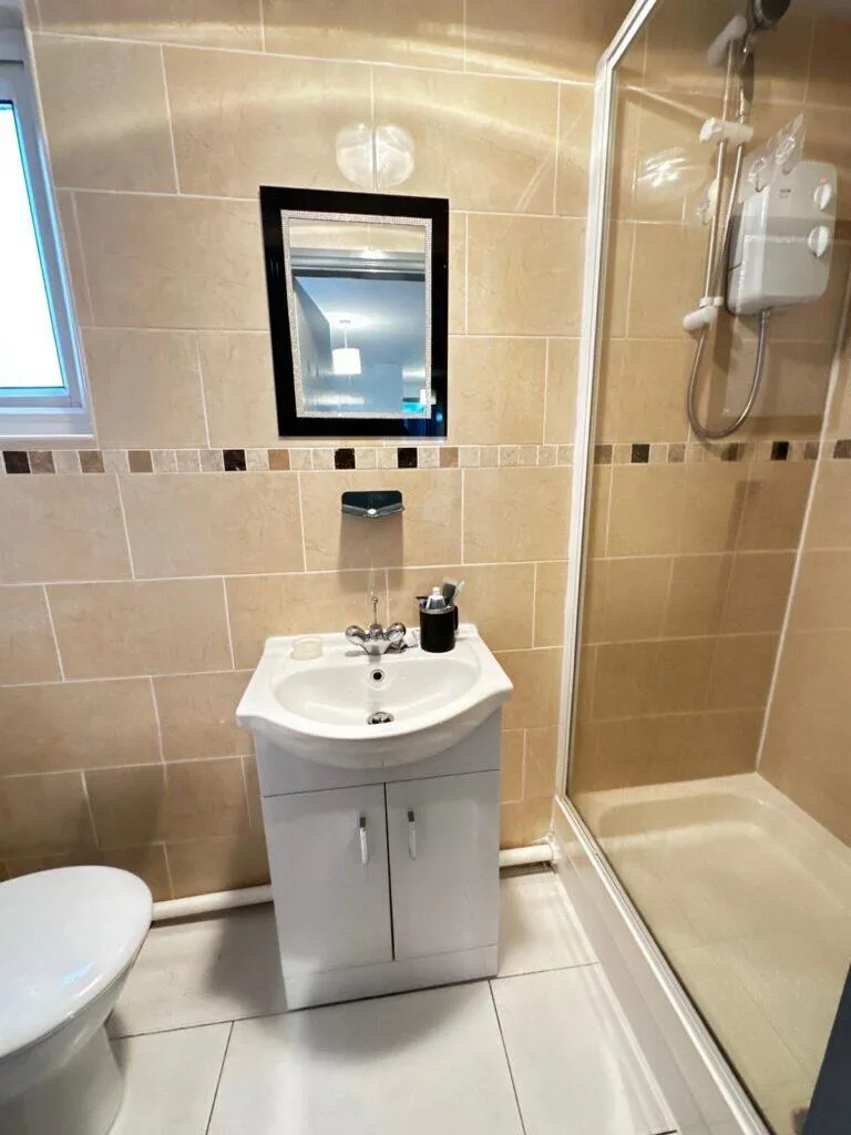 8 bedroom terraced house for rent