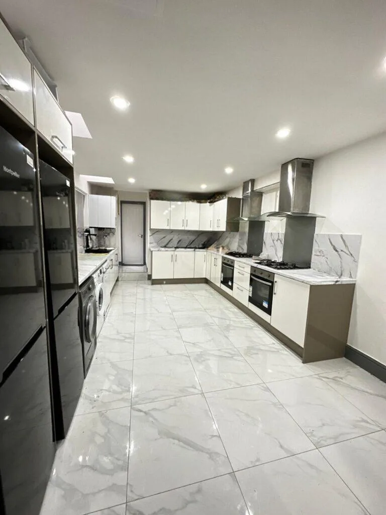 8 bedroom terraced house for rent