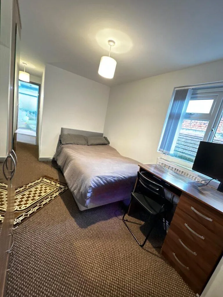 8 bedroom terraced house for rent