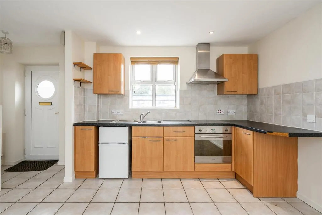 1 bedroom semi-detached house for rent