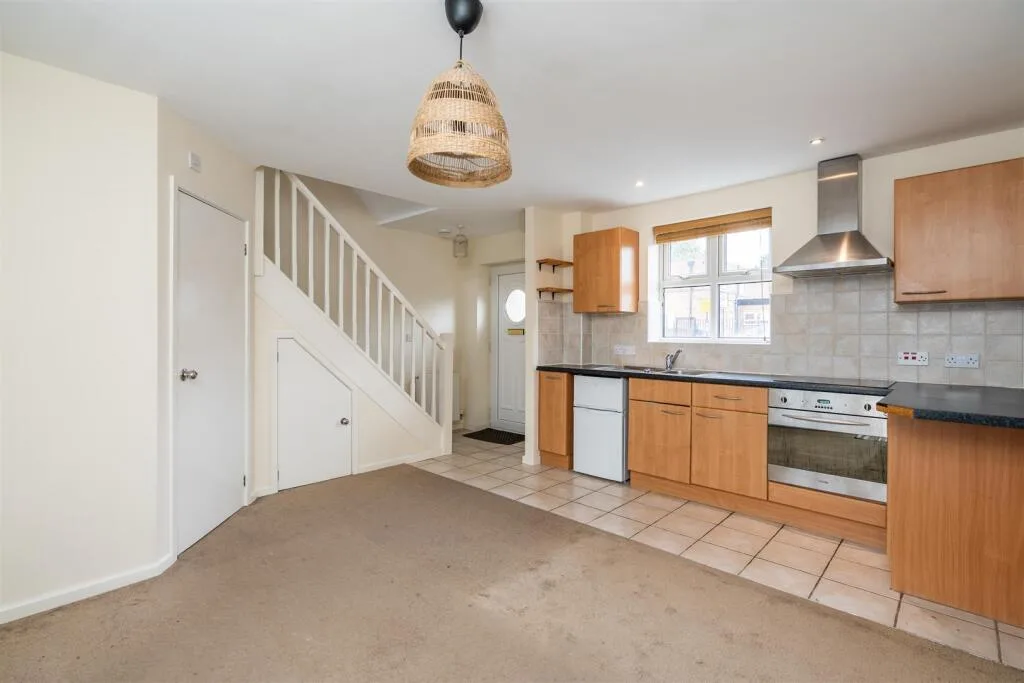 1 bedroom semi-detached house for rent
