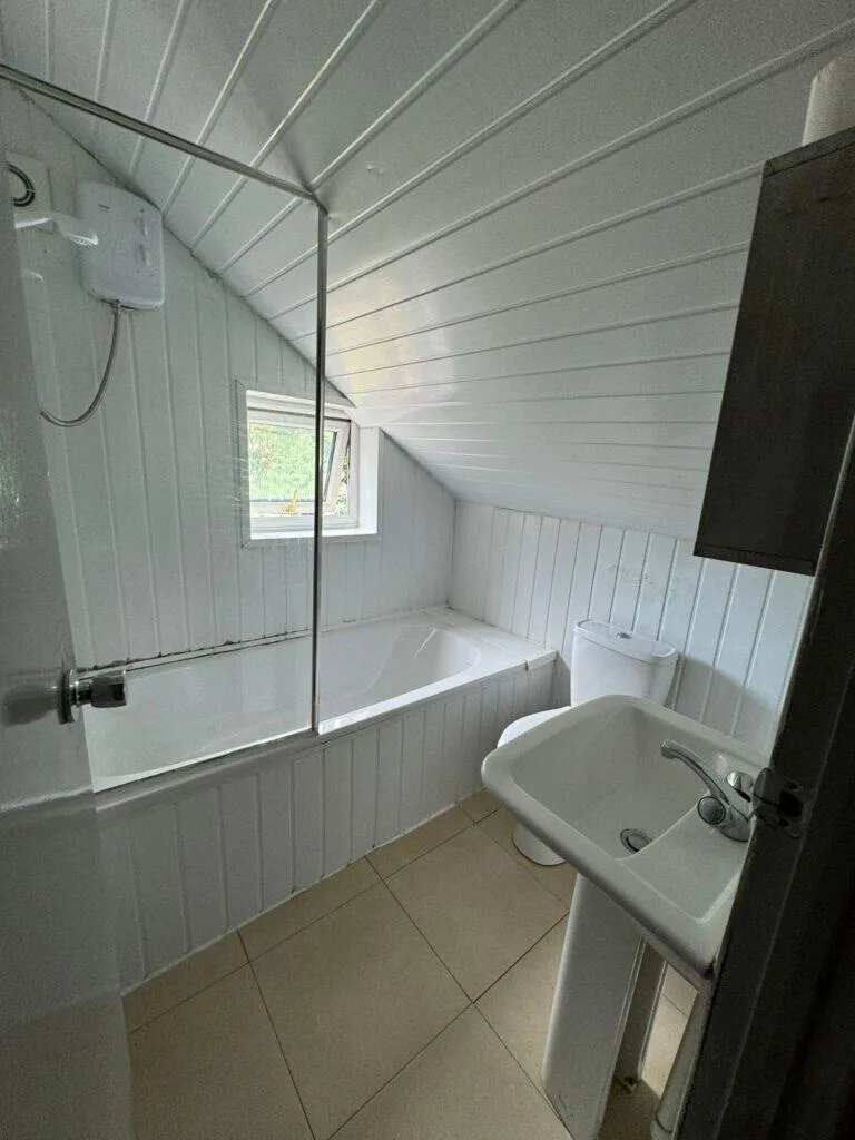 9 bedroom semi-detached house for rent