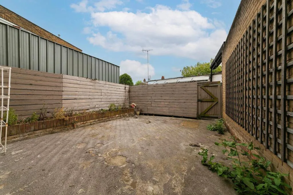 2 bedroom flat for rent