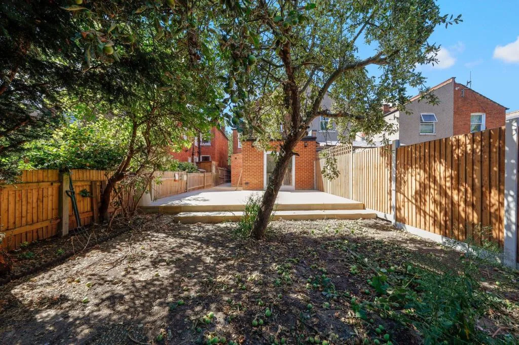 3 bedroom flat for rent