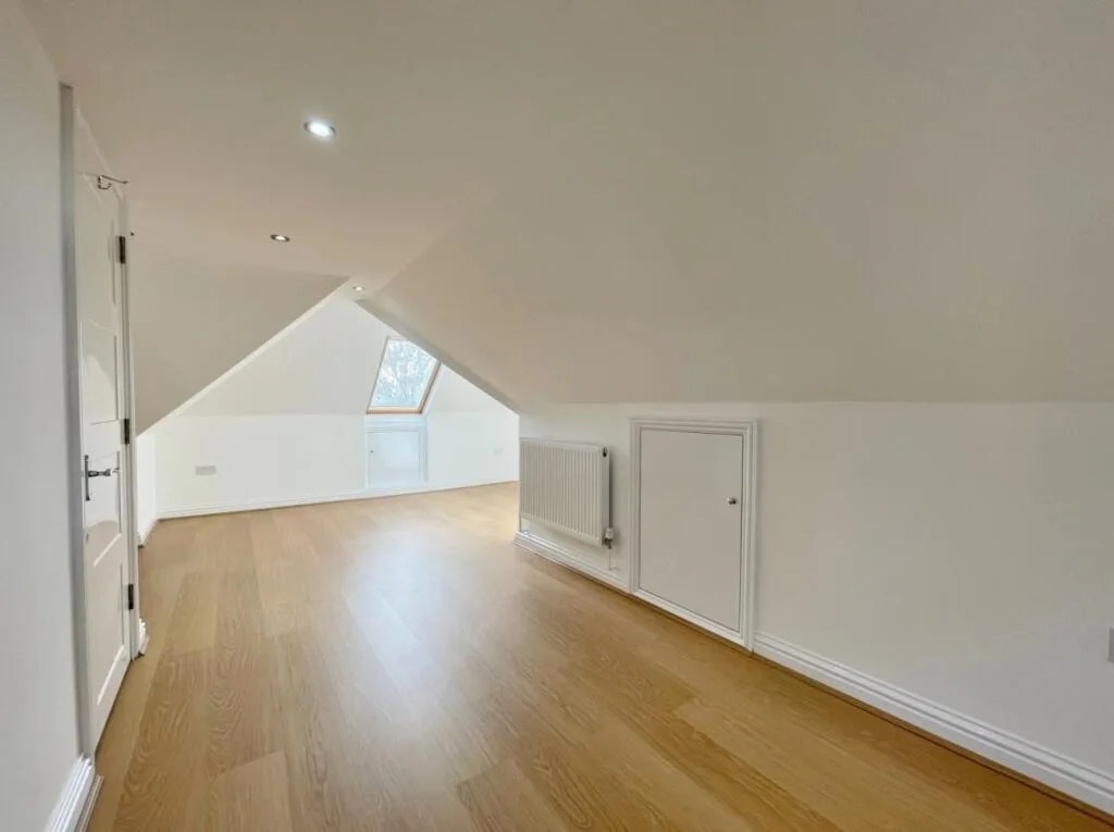 5 bedroom semi-detached house for rent