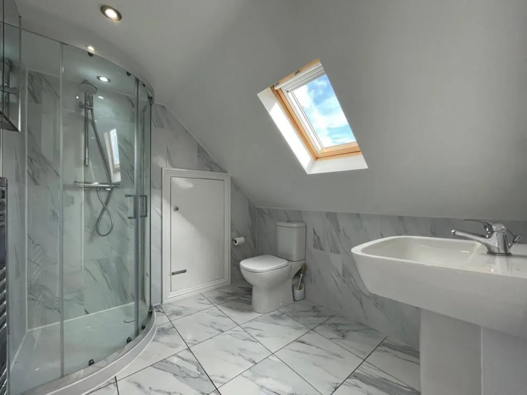 5 bedroom semi-detached house for rent