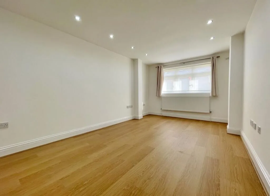5 bedroom semi-detached house for rent