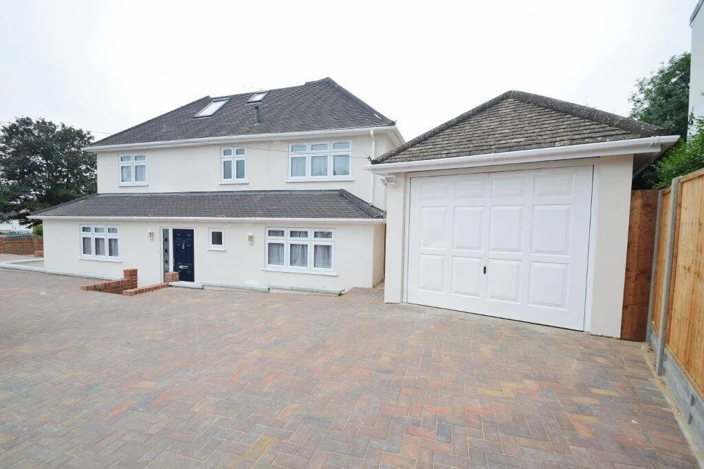 5 bedroom semi-detached house for rent
