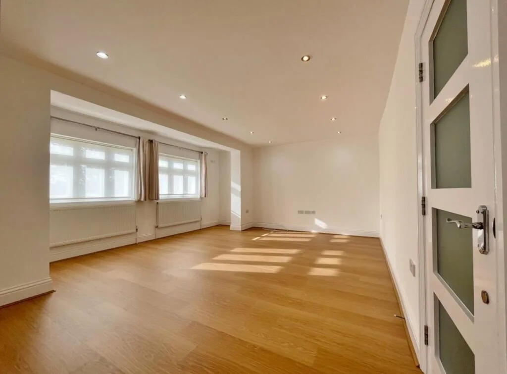 5 bedroom semi-detached house for rent