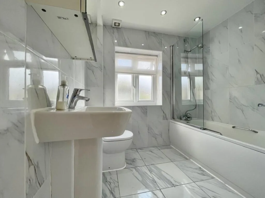 5 bedroom semi-detached house for rent