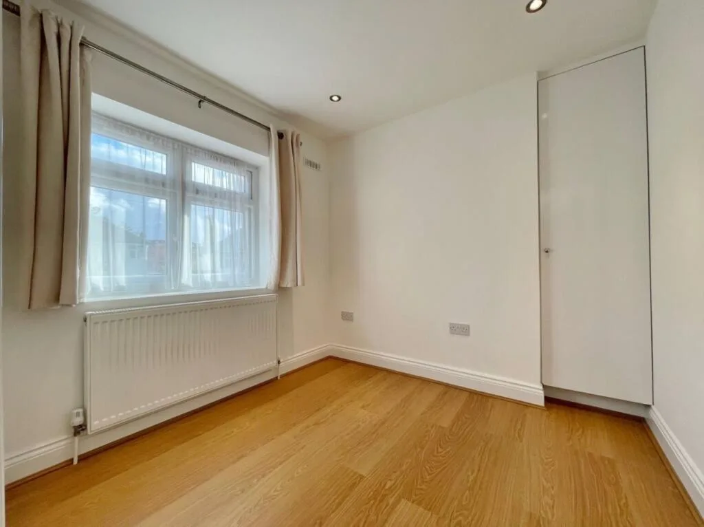 5 bedroom semi-detached house for rent