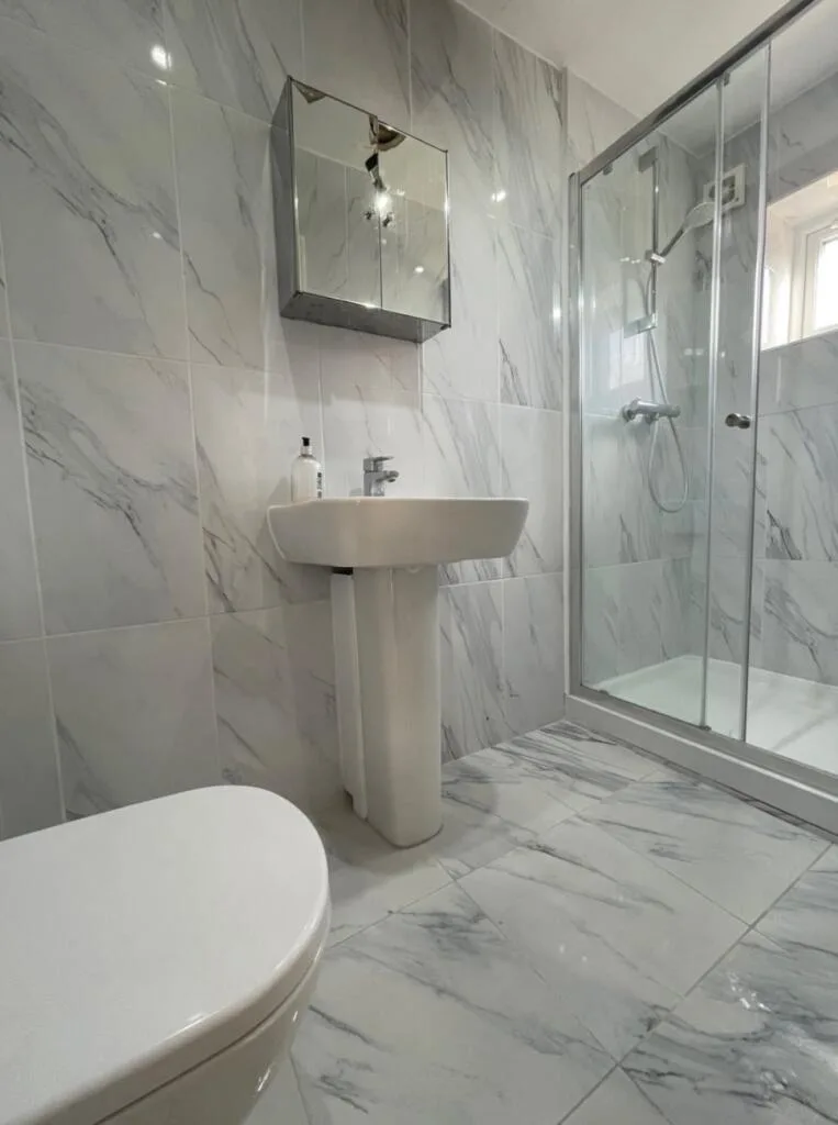 5 bedroom semi-detached house for rent