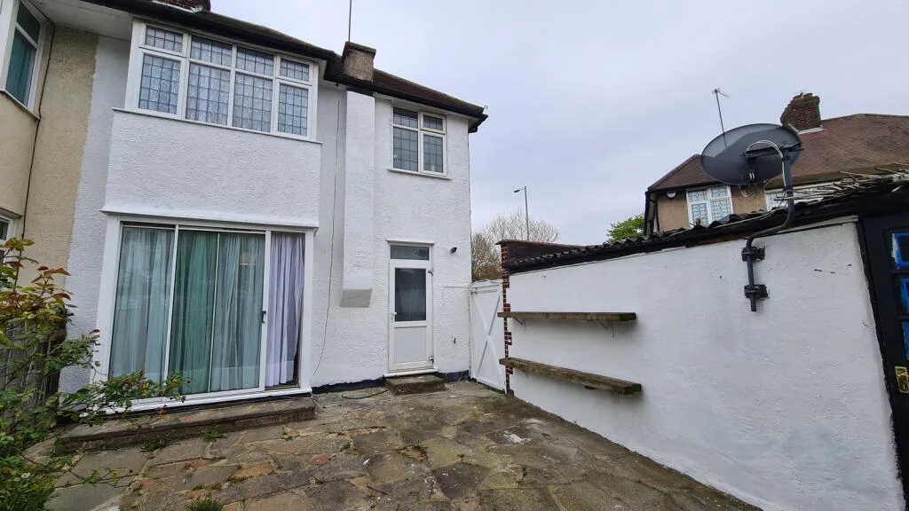 3 bedroom semi-detached house for rent