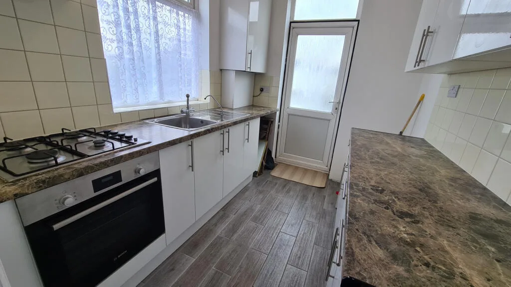 3 bedroom semi-detached house for rent