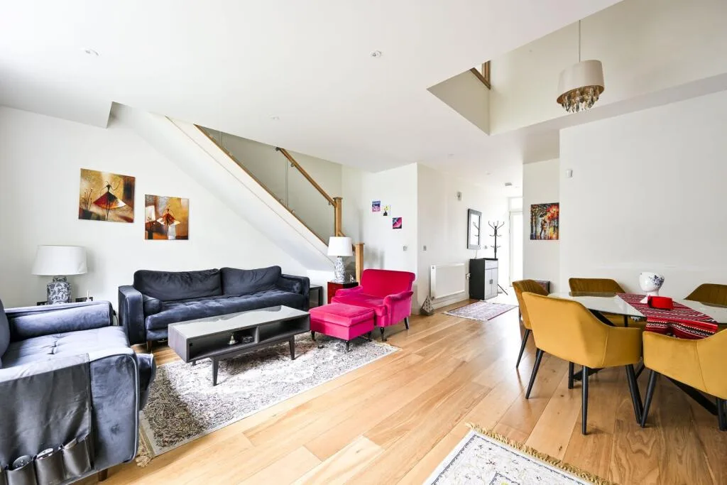 2 bedroom maisonette for rent