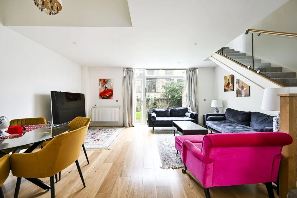 2 bedroom maisonette for rent