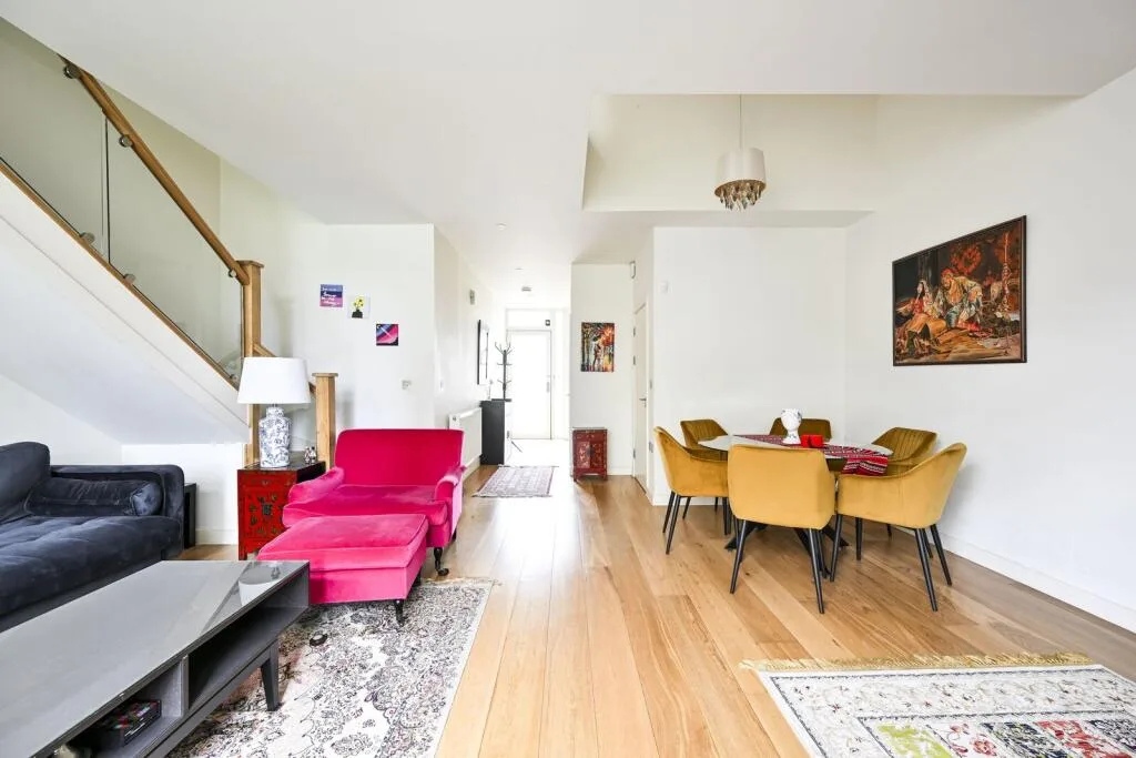 2 bedroom maisonette for rent