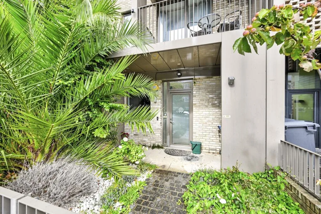 2 bedroom maisonette for rent