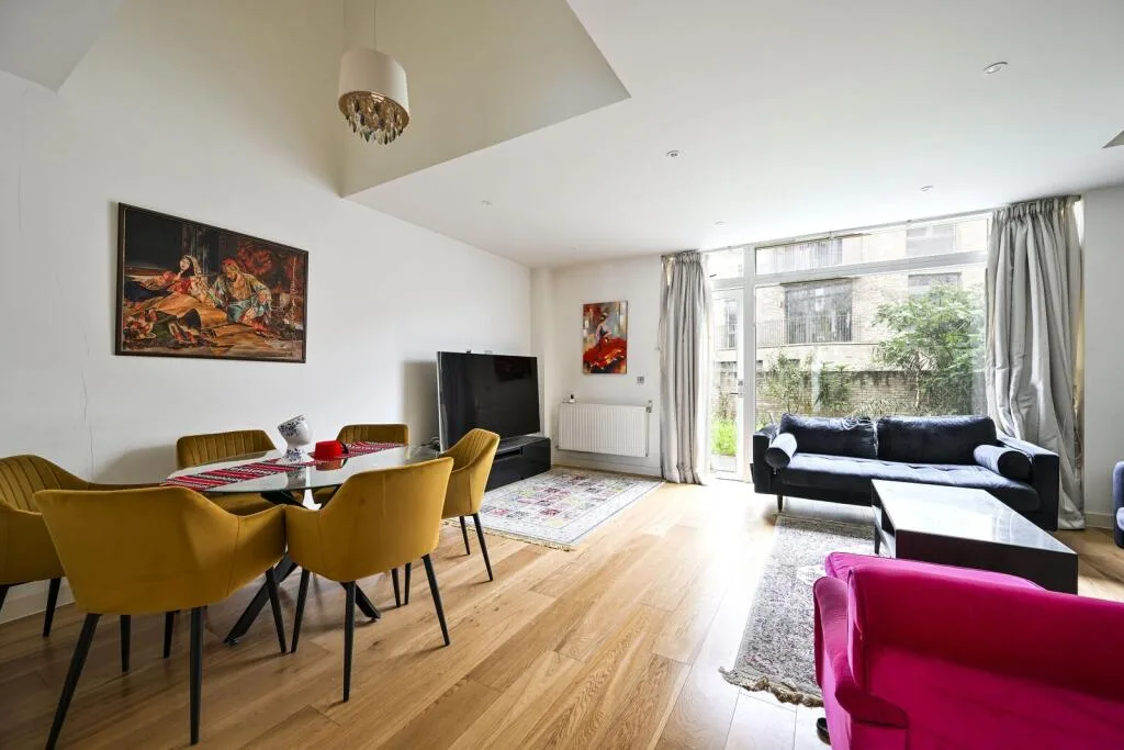 2 bedroom maisonette for rent
