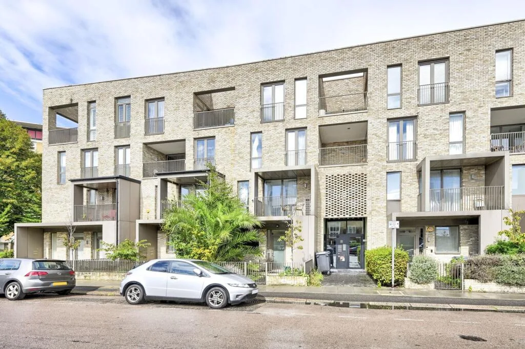 2 bedroom maisonette for rent