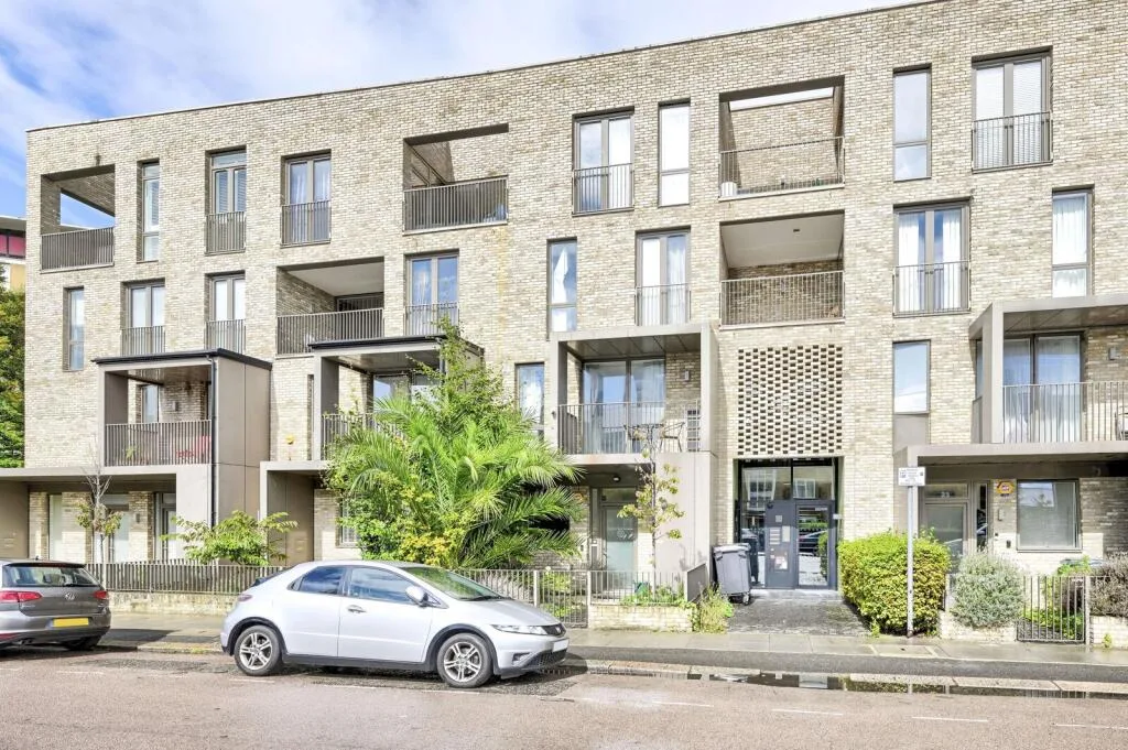 2 bedroom maisonette for rent