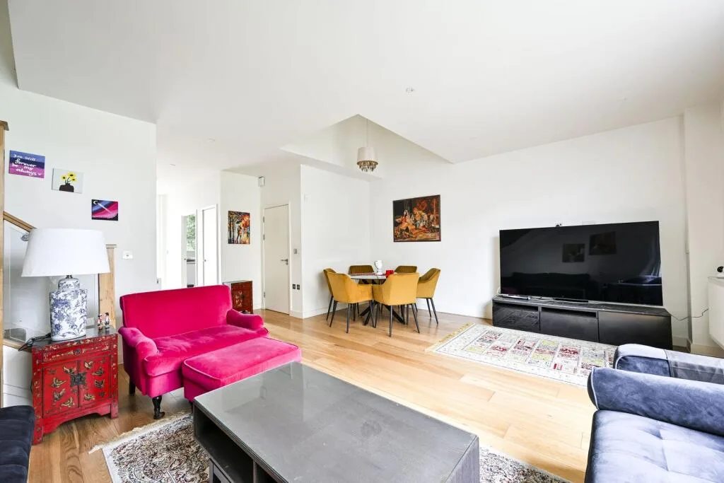 2 bedroom maisonette for rent
