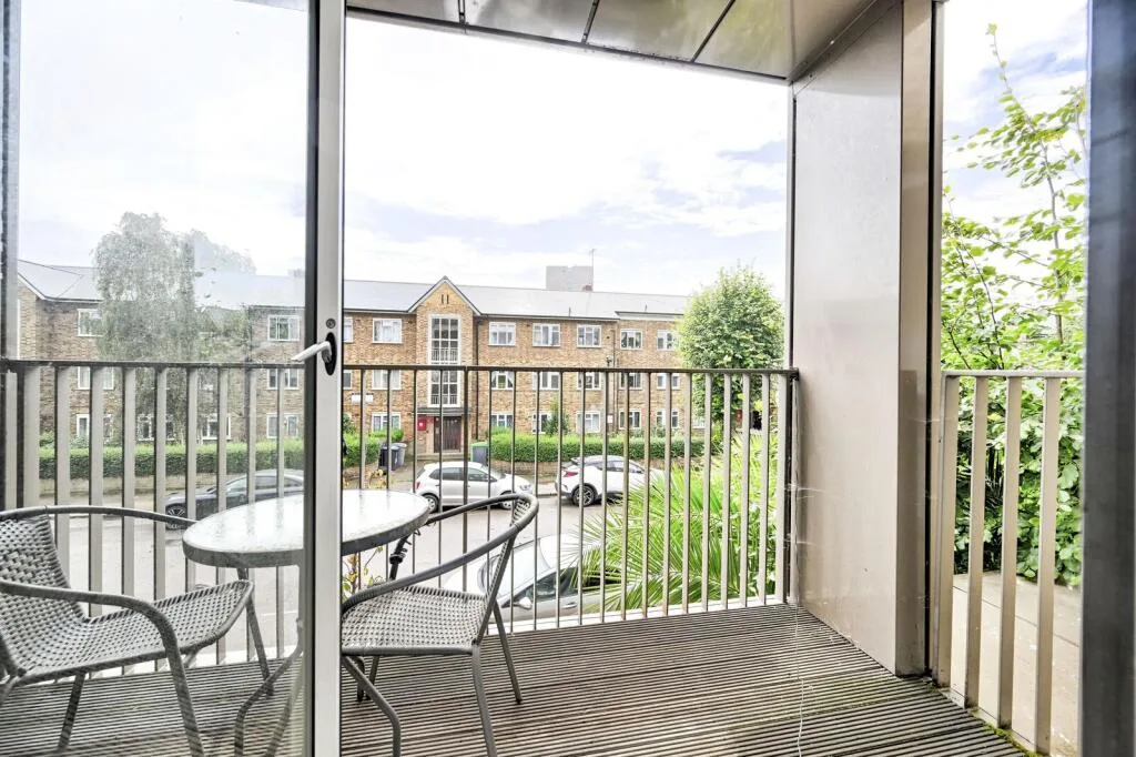 2 bedroom maisonette for rent
