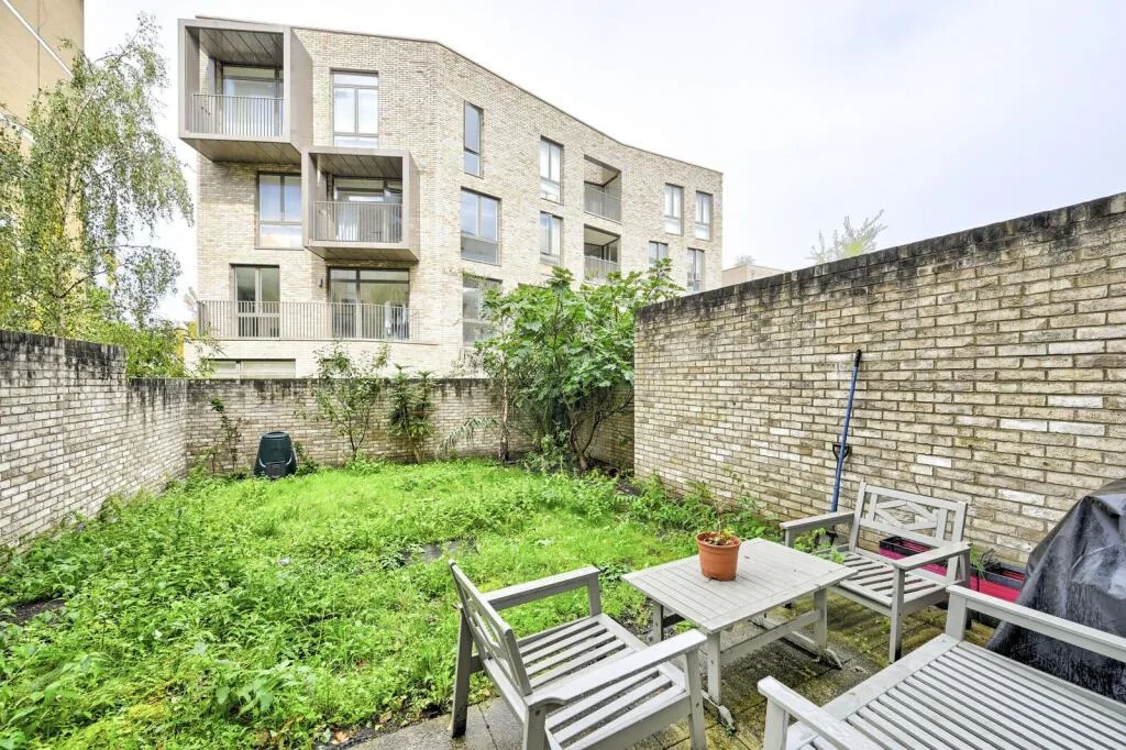 2 bedroom maisonette for rent