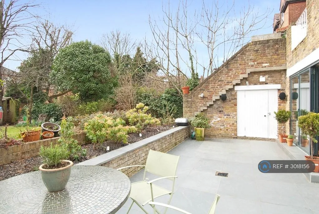 3 bedroom flat for rent