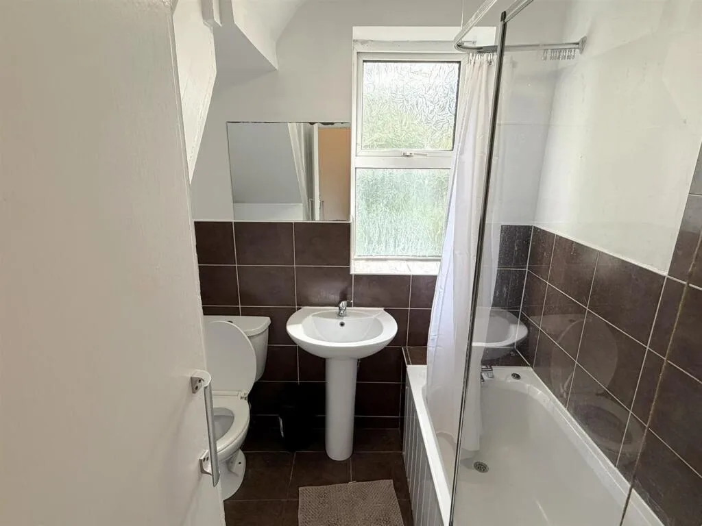 3 bedroom end of terrace house for rent