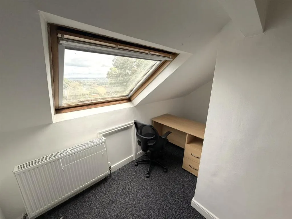 3 bedroom end of terrace house for rent