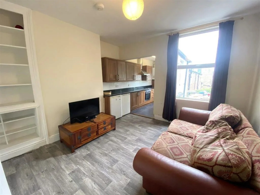 3 bedroom end of terrace house for rent