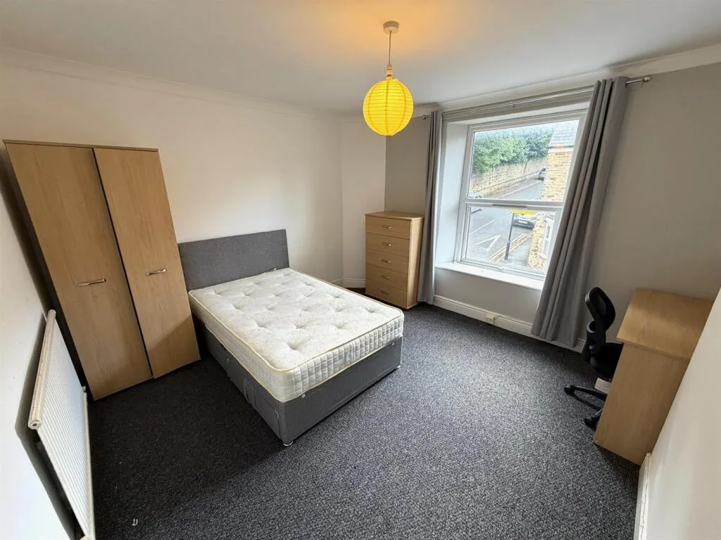 3 bedroom end of terrace house for rent