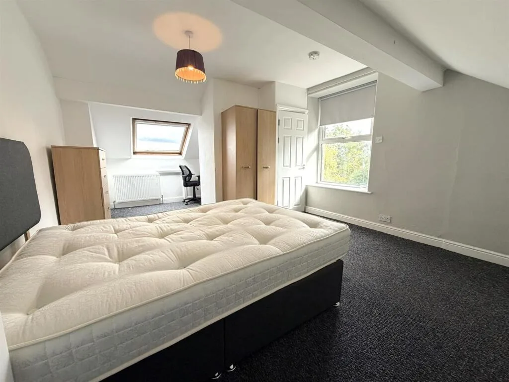 3 bedroom end of terrace house for rent