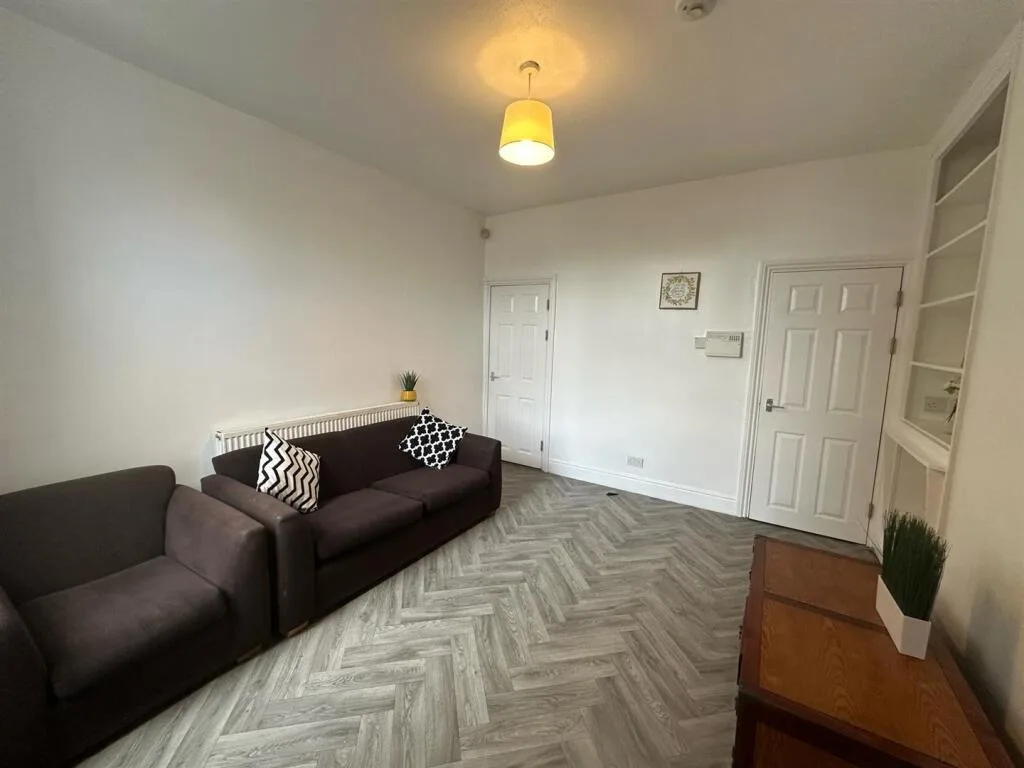 4 bedroom end of terrace house for rent