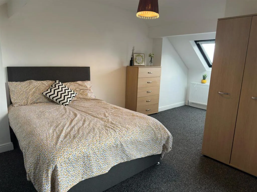 4 bedroom end of terrace house for rent