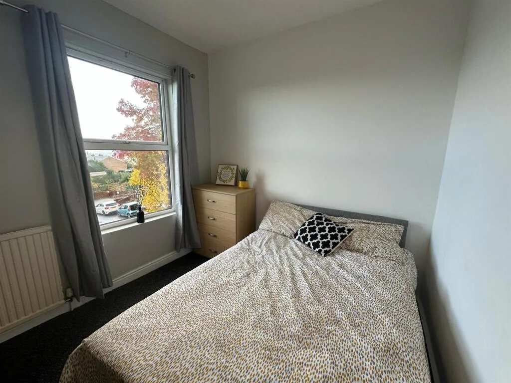 4 bedroom end of terrace house for rent