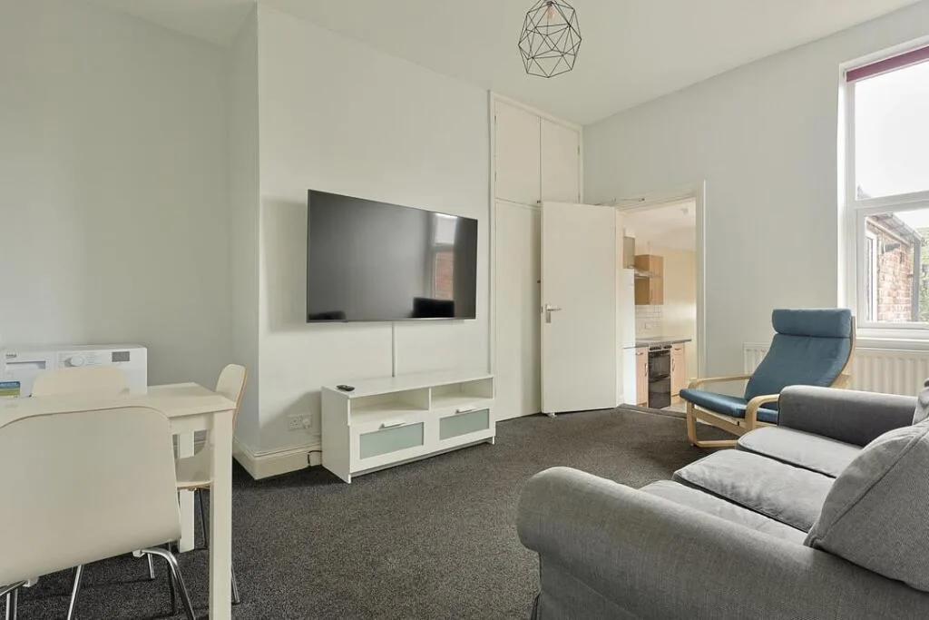 4 bedroom maisonette for rent