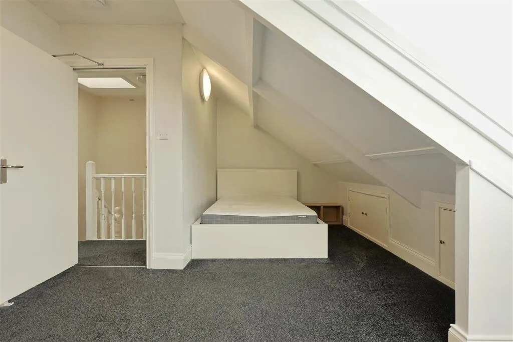 4 bedroom maisonette for rent