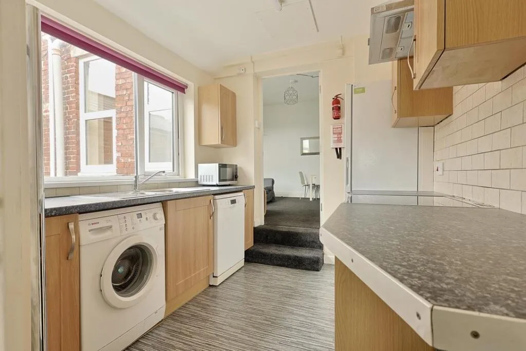 4 bedroom maisonette for rent