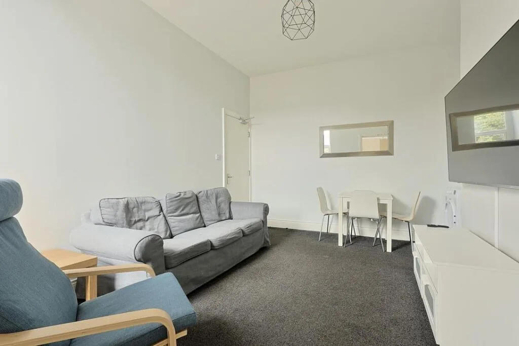 4 bedroom maisonette for rent