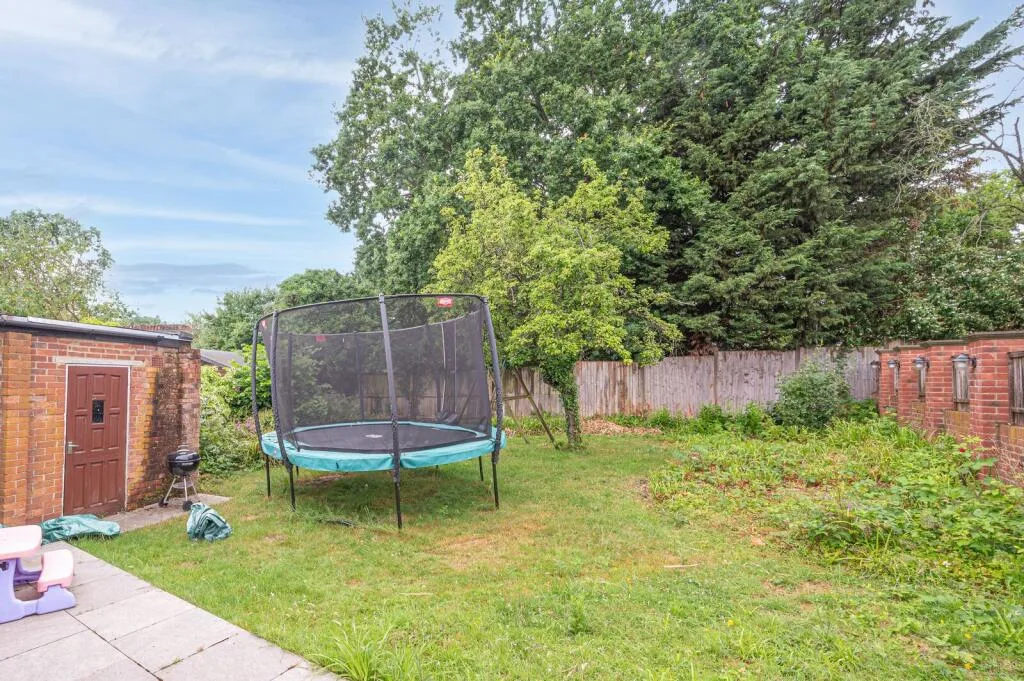 4 bedroom semi-detached house for rent