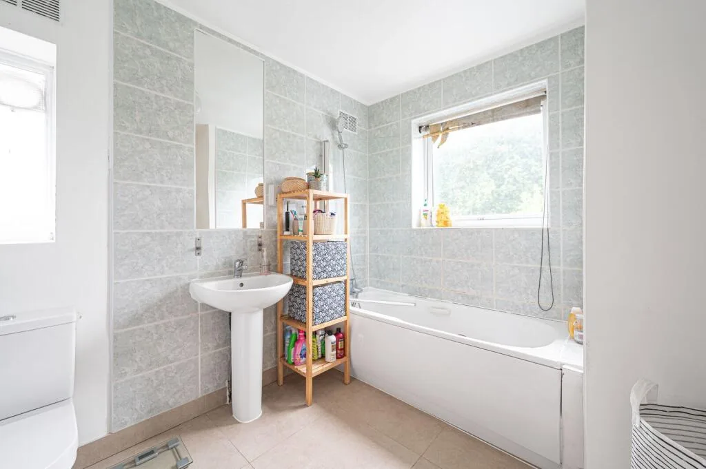 4 bedroom semi-detached house for rent