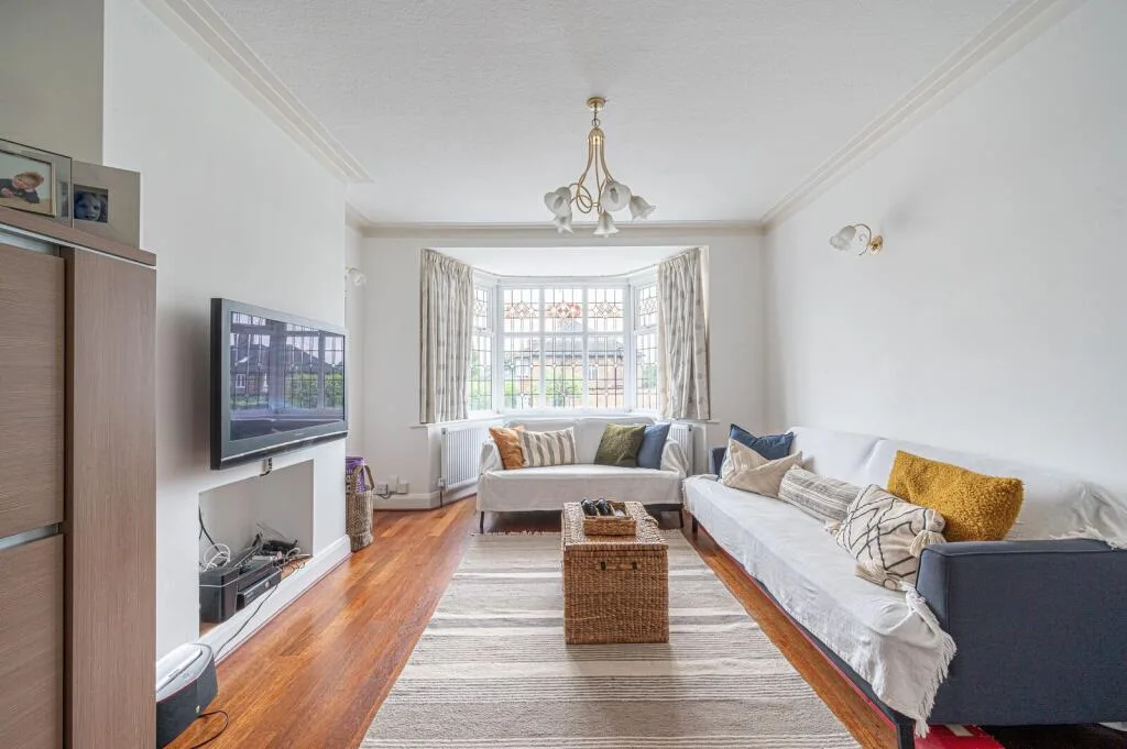 4 bedroom semi-detached house for rent